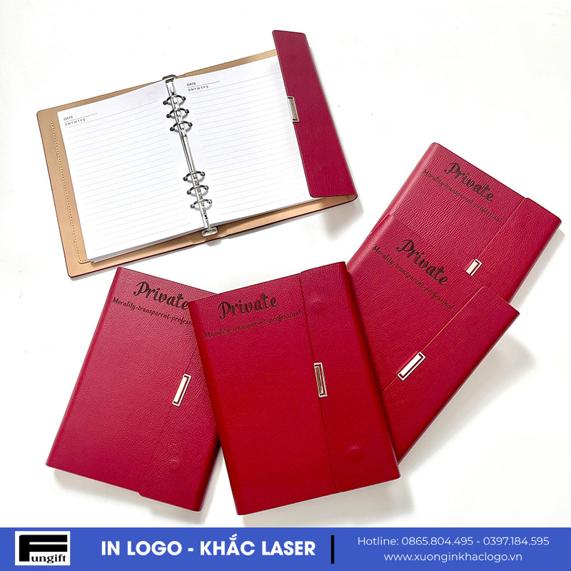 Khắc chữ lên sổ bìa da gáy còng