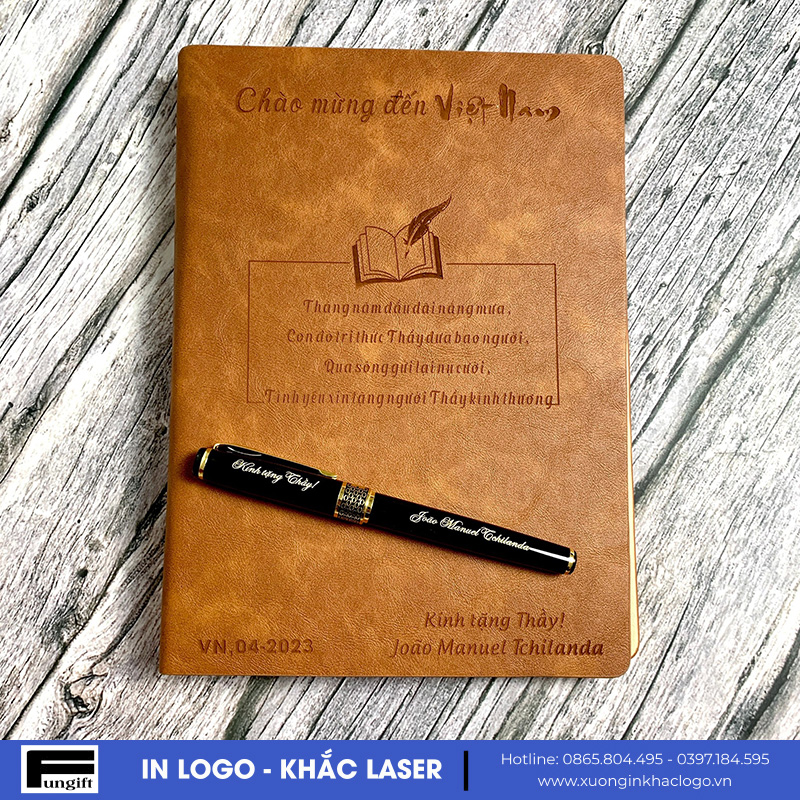 Khắc tên lên sổ da theo yêu cầu Hà Nội