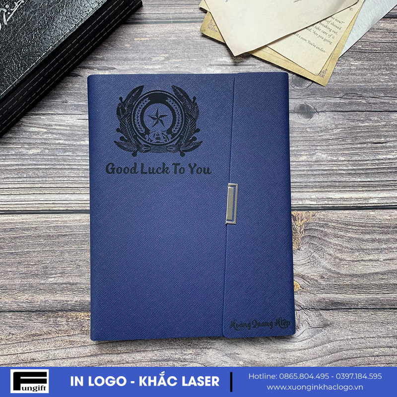 Sổ tay bìa còng khắc tên theo yêu cầu