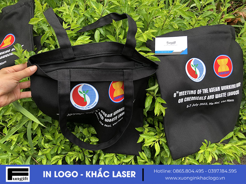 Quà tặng túi Canvas màu đen in logo Bộ Tài nguyên & Môi trường và ASEAN