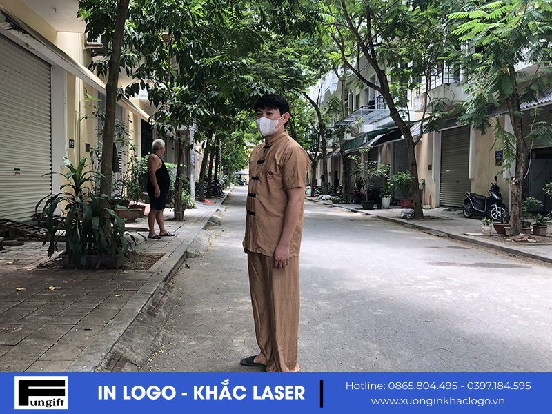 In logo Kỳ Gia Các lên quần áo cho cả nam và nữ