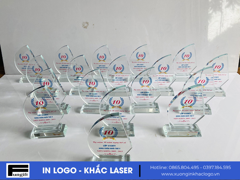 Biểu trưng pha lê in logo làm quà tặng theo yêu cầu