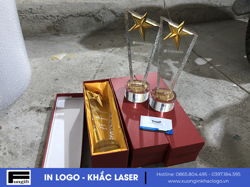 Sản xuất cúp pha lê ngôi sao in thông tin theo yêu cầu