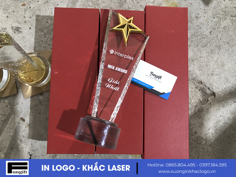 Cúp vinh danh giải nhất cuộc thi MFA Award
