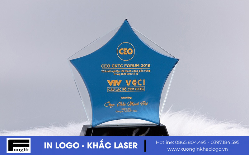 Các mẫu cúp pha lê vinh danh theo yêu cầu