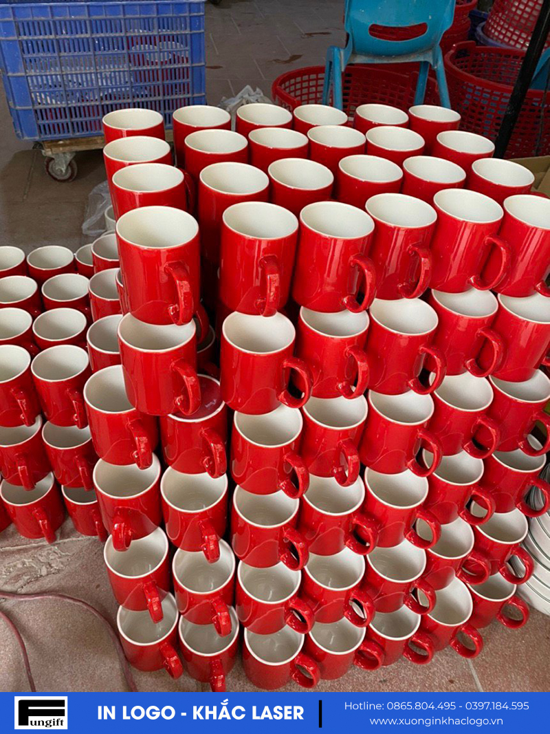 Cốc Sứ Đỏ Lòng Màu In Logo Số Lượng Lớn Theo Yêu Cầu
