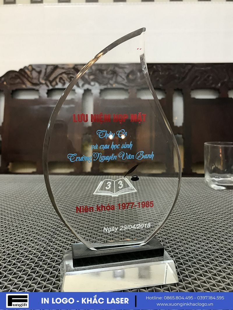 Cúp pha lê lưu niệm