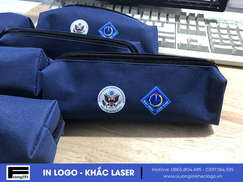 Quà tặng túi bút in logo giá rẻ
