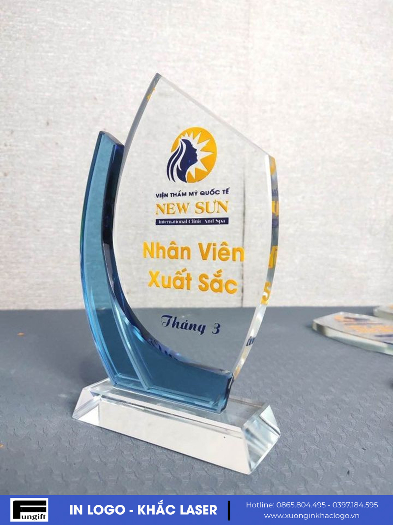 Sản xuất cúp pha lê vinh danh theo yêu cầu