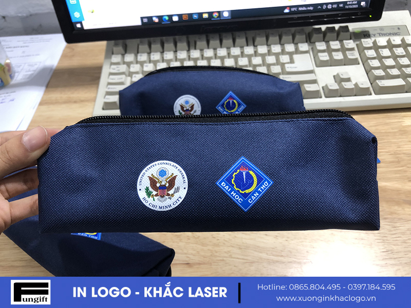 Túi bút in logo đại học cần thơ in ấn theo yêu cầu