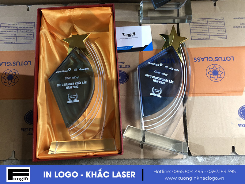 Làm kỷ niệm chương theo yêu cầu