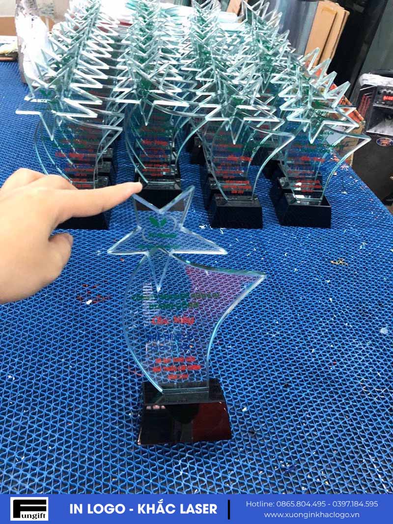 Sản xuất cúp pha lê giá tại xưởng