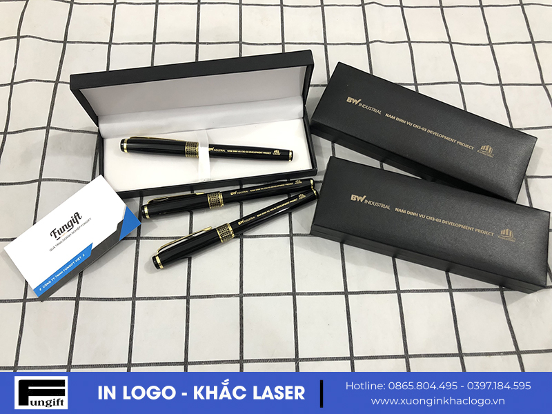 Dịch vụ khắc laser lên bút ký giá rẻ Hà Nội