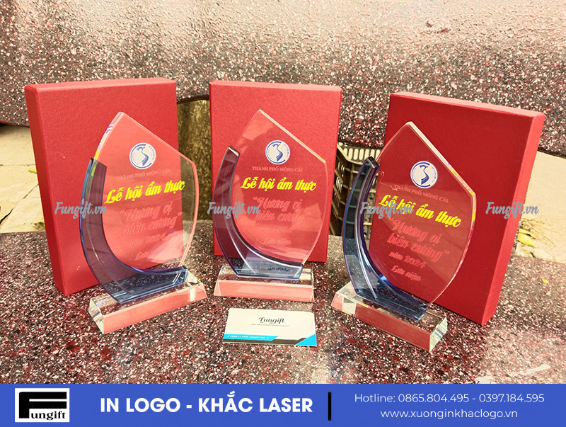 Kỷ niệm chương pha lê giá rẻ Hà Nội