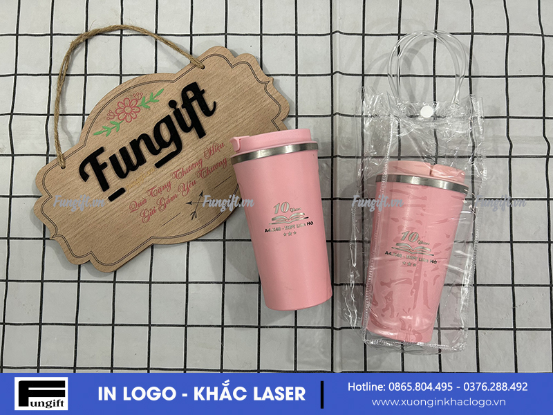 Quà tặng cốc coffee khắc logo kèm túi