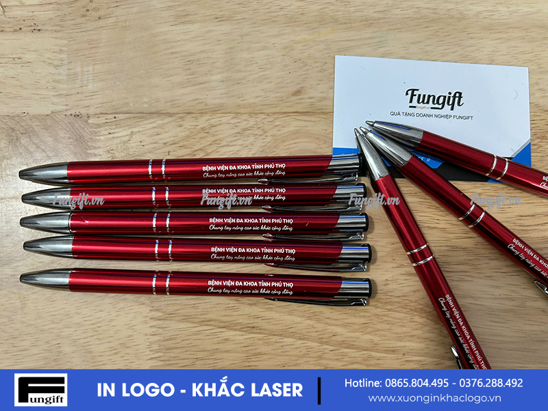 Khắc chữ lên bút ký