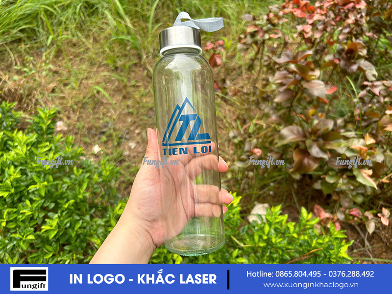 In logo lên bình thủy tinh