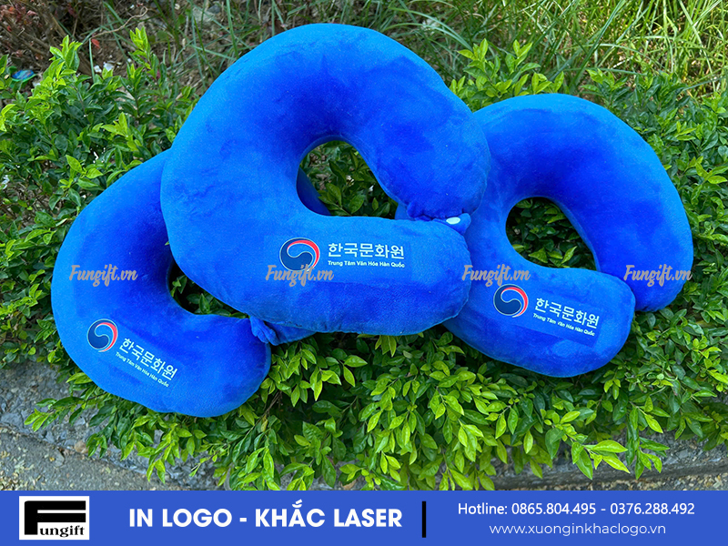 In logo lên gối chữ U