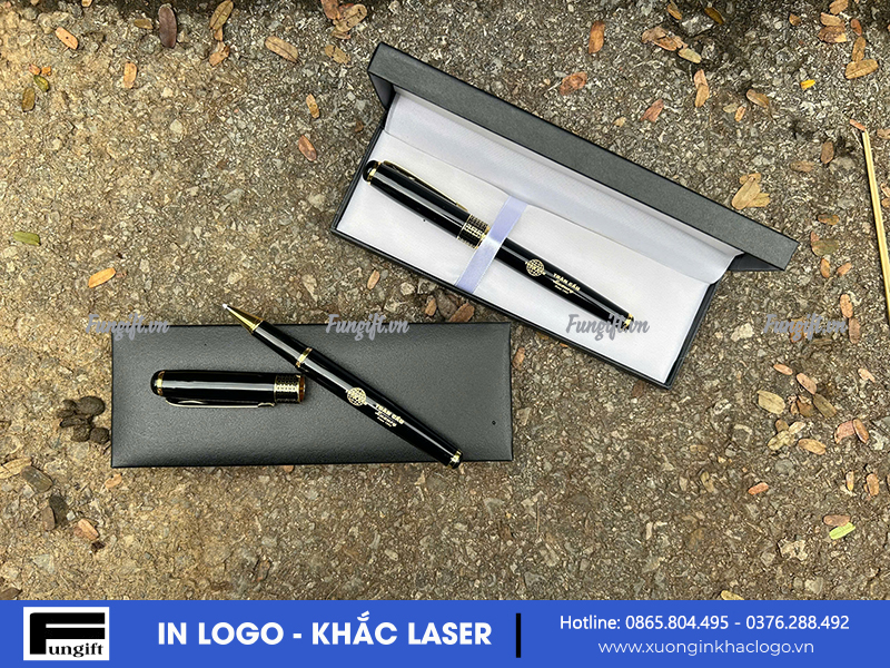 Khắc bút ký tại xưởng