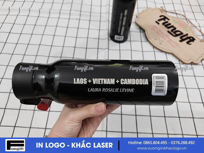 Khắc logo lên bình giữ nhiệt