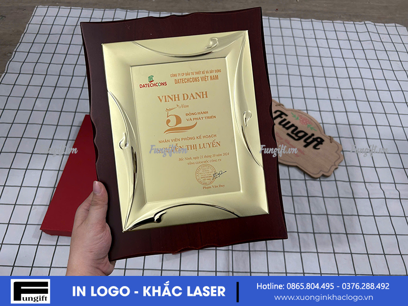 Làm bảng vinh danh tại Hà Nội