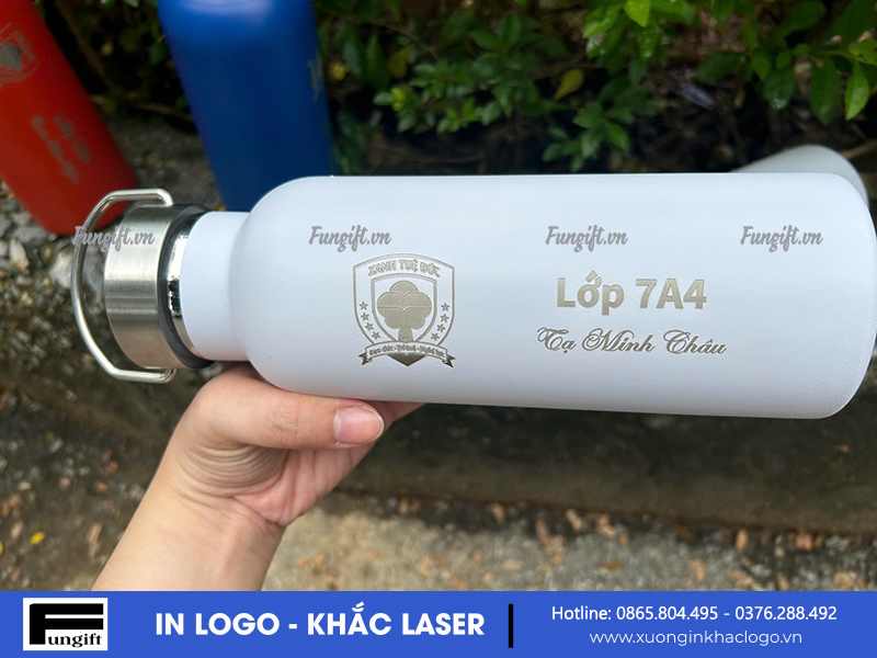 Quà tặng bình giữ nhiệt khắc logo