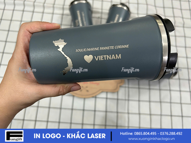 Quà tặng cốc coffee khắc tên