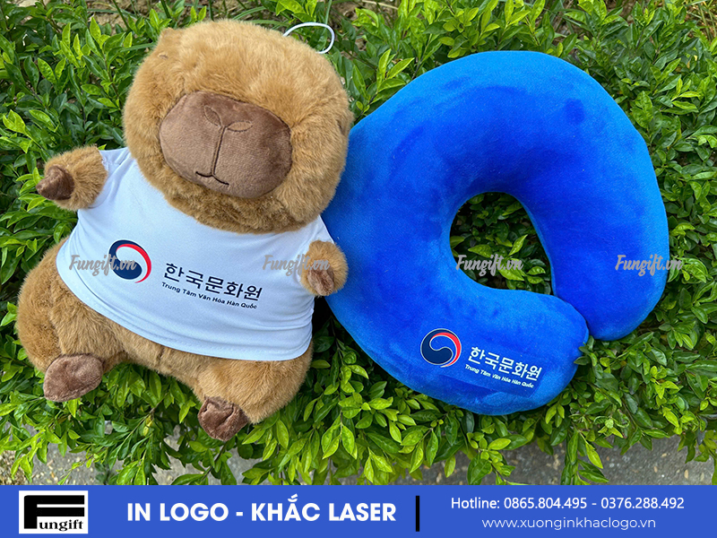Set quà tặng capybara và gối U