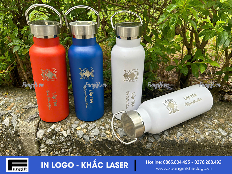 Xưởng khắc logo lên bình quai xách
