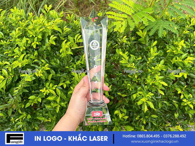 Đặt làm cúp pha lê giải thưởng