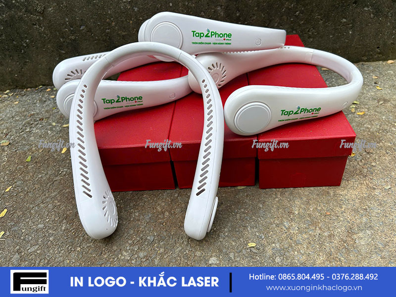 In logo lên quạt đeo cổ