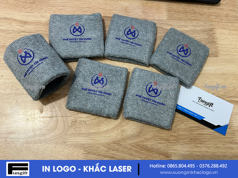 In logo thể thao lên băng đô