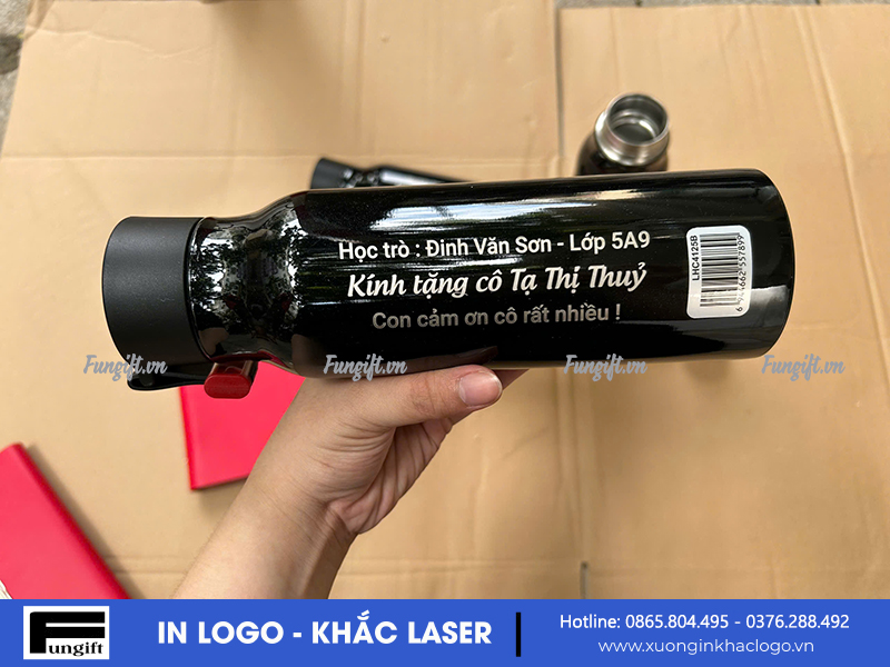 Nhận khắc bình giữu nhiệt tại xưởng