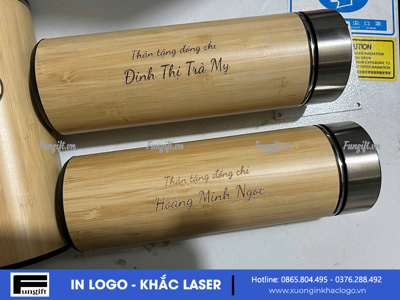 Nhận khắc tên lên bình tre