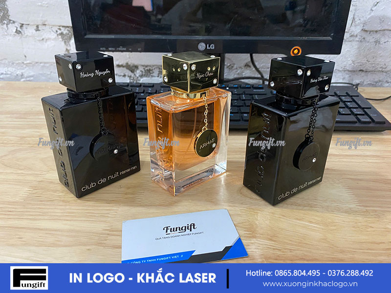 Lọ nước hoa khắc tên