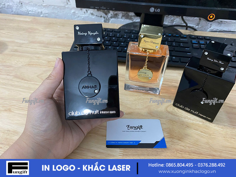 Mẫu lọ nước hoa khắc tên riêng