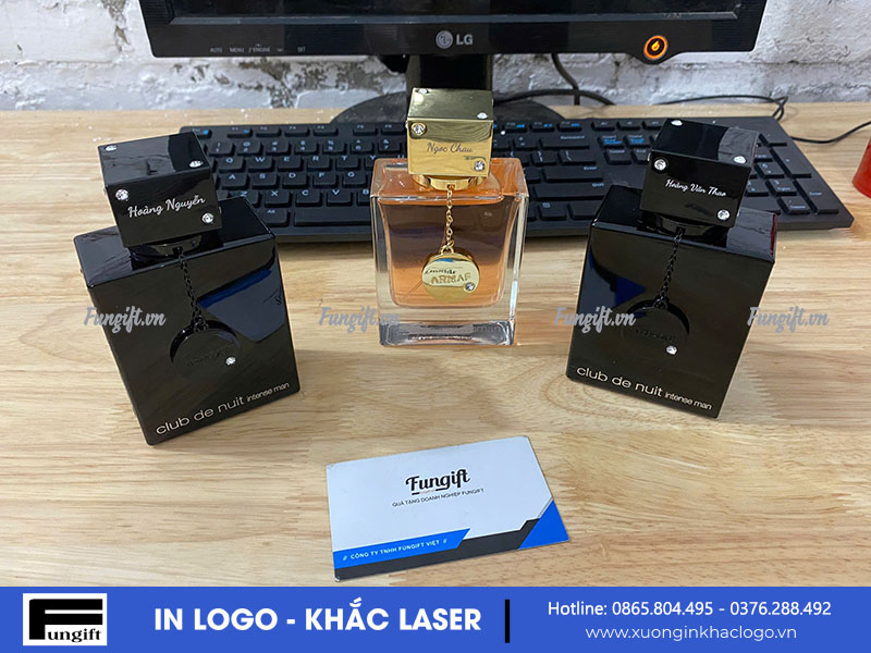 Quà tặng lọ nước hoa khắc tên