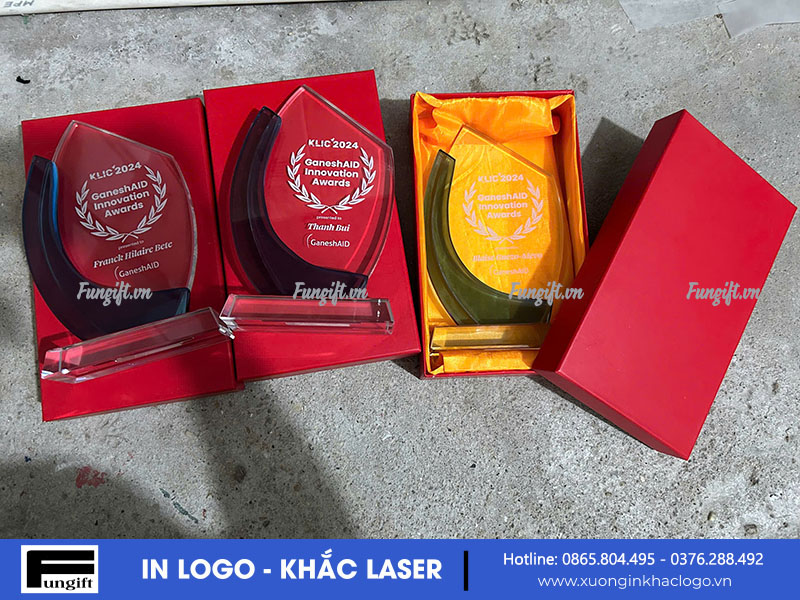Kỷ niệm chương pha lê