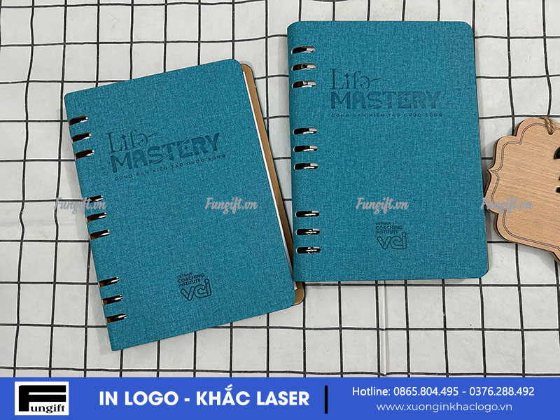 Sổ da dập logo theo yêu cầu