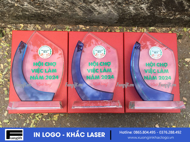 Biểu trưng pha lê in theo yêu cầu