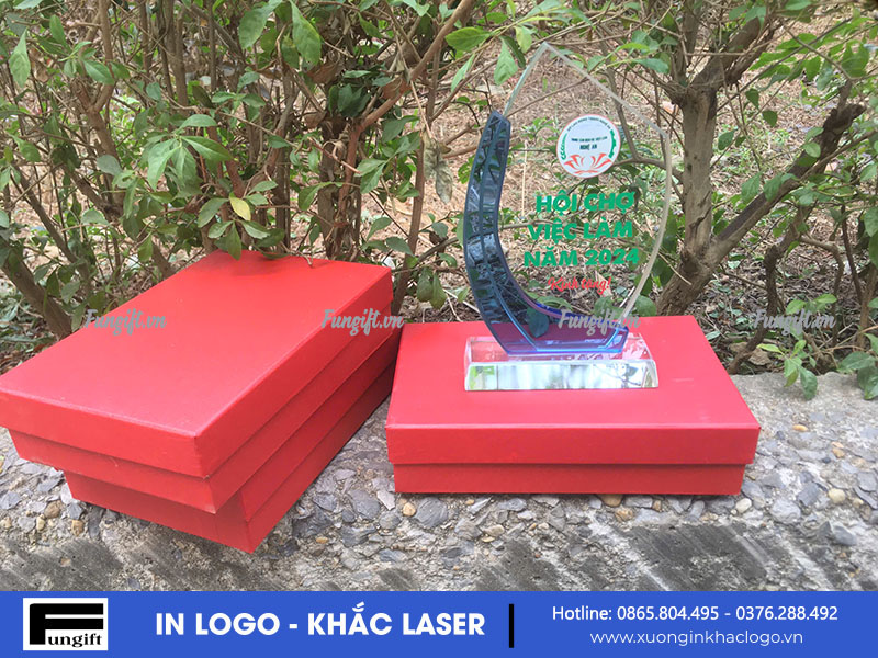 Kỷ niệm chương pha lê