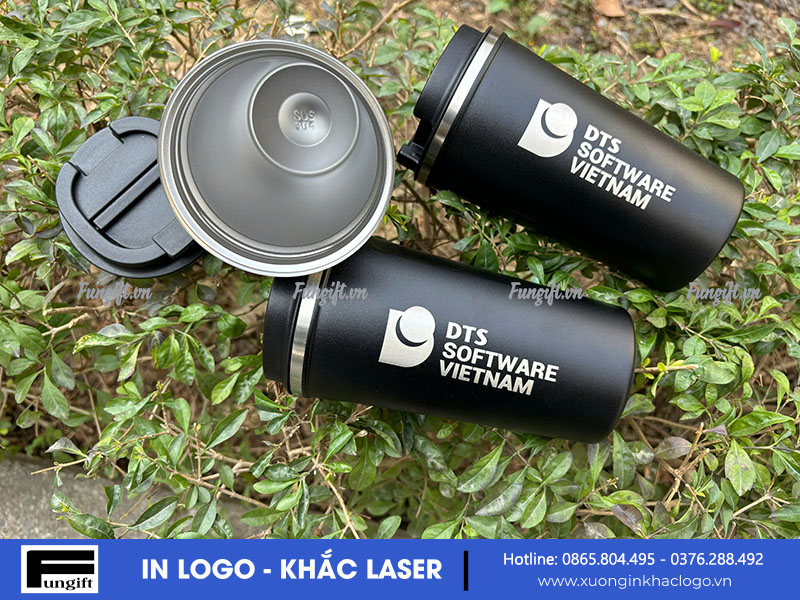 Khắc logo lên cốc coffee