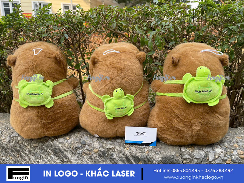 Capybara nhồi bông in tên làm quà tặng học sinh lớp A7