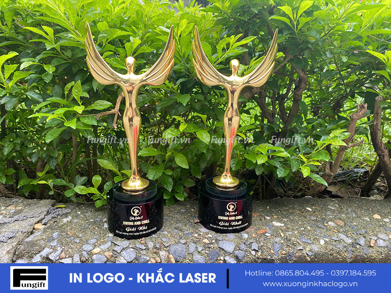 Cúp vinh danh kim loại giá rẻ