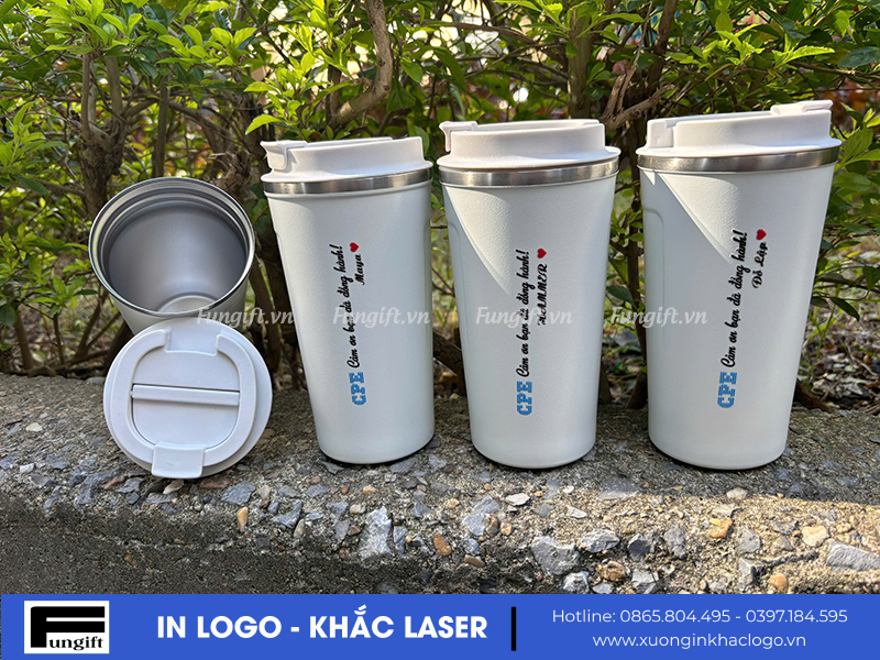Quà tặng cốc coffee in tên nhân viên