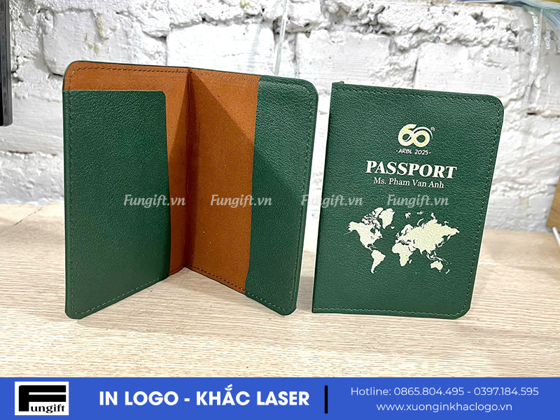 Ví da đựng passport in tên khách hàng làm quà tặng quảng cáo doanh nghiệp