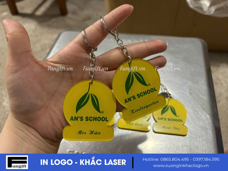 Cơ sở sản xuất  móc khóa mica giá rẻ