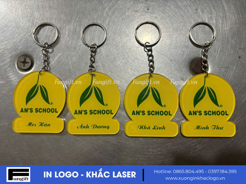 Đặt hàng móc khóa mica số lượng lớn