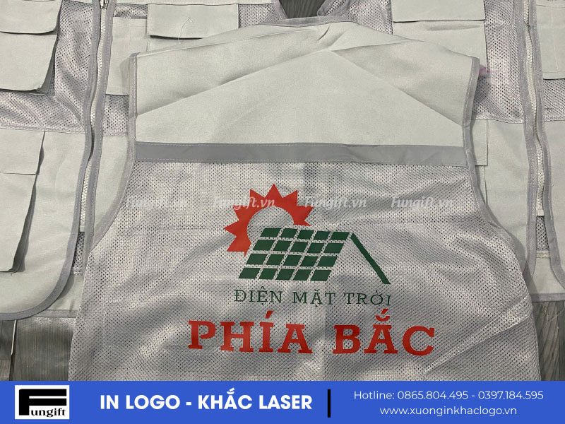 May áo bảo hộ kỹ sư tại xưởng