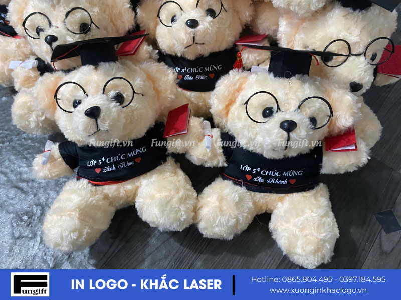Quà tặng tốt nghiệp gấu in tên